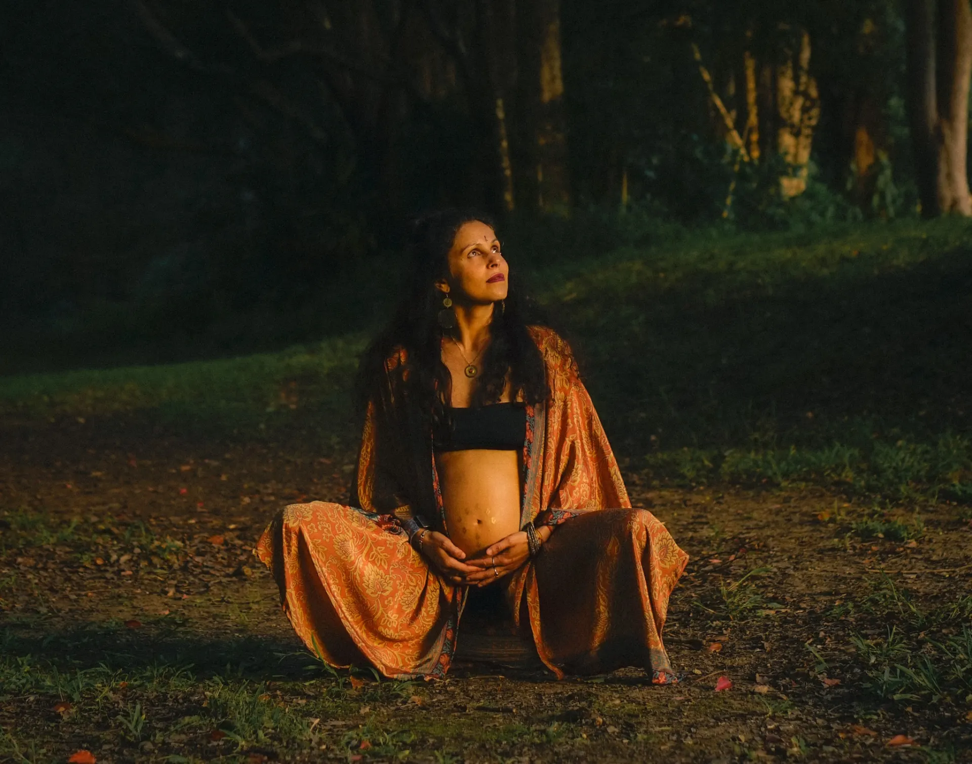 Elementa maternity photography portrait in natural evening light